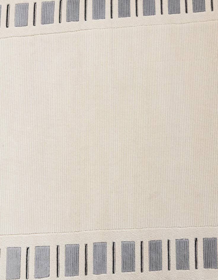 Detail image of  2' 8 x 9' 8  Hand Knotted Darya Wool Runner Rug