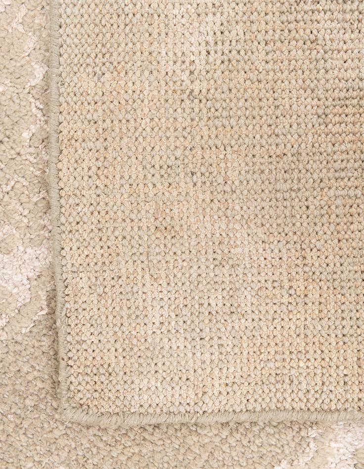 Detail image of  2' 8 x 8' 10  Hand Knotted Darya Runner Rug