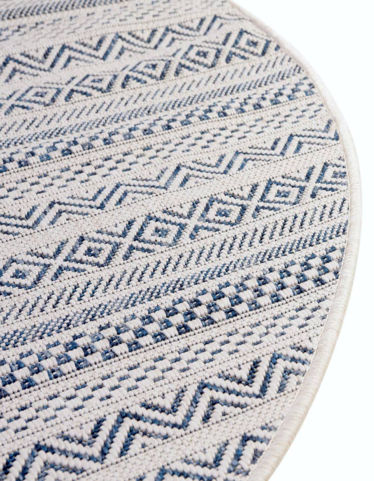 Detail image of  7' 10 x 10'  Washable Ribbon Indoor / Outdoor Oval Rug
