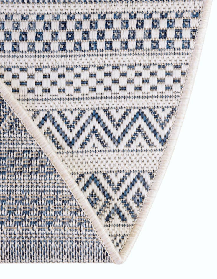 Detail image of  7' 10 x 10'  Washable Ribbon Indoor / Outdoor Oval Rug