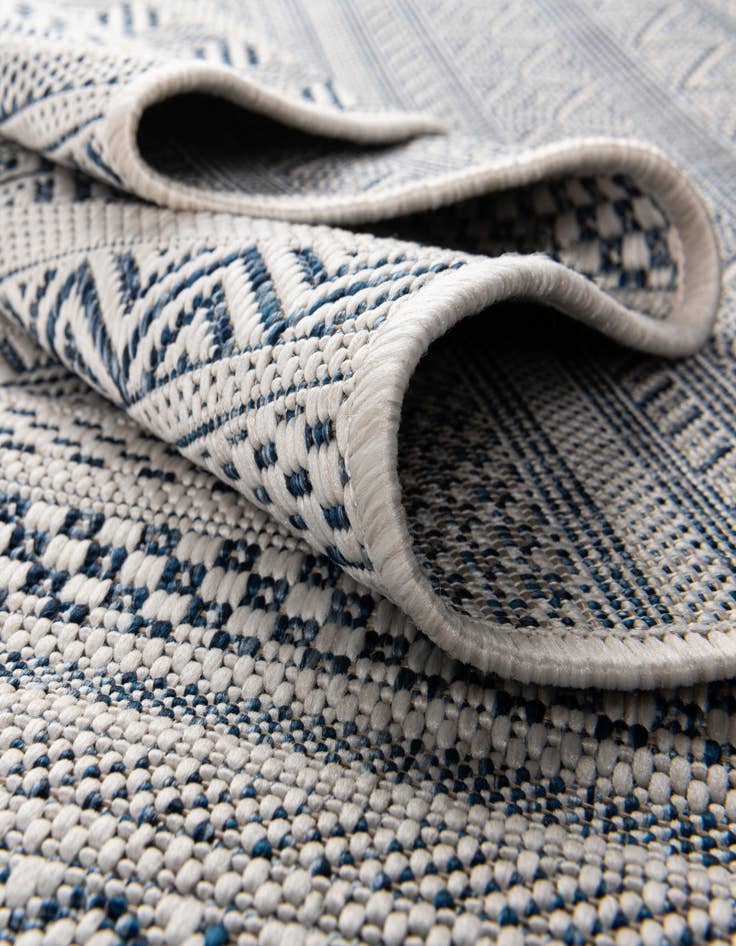 Detail image of  7' 10 x 10'  Washable Ribbon Indoor / Outdoor Oval Rug