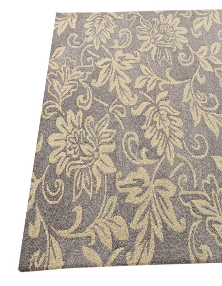 Detail image of  5' x 7' 11 Agra Rug