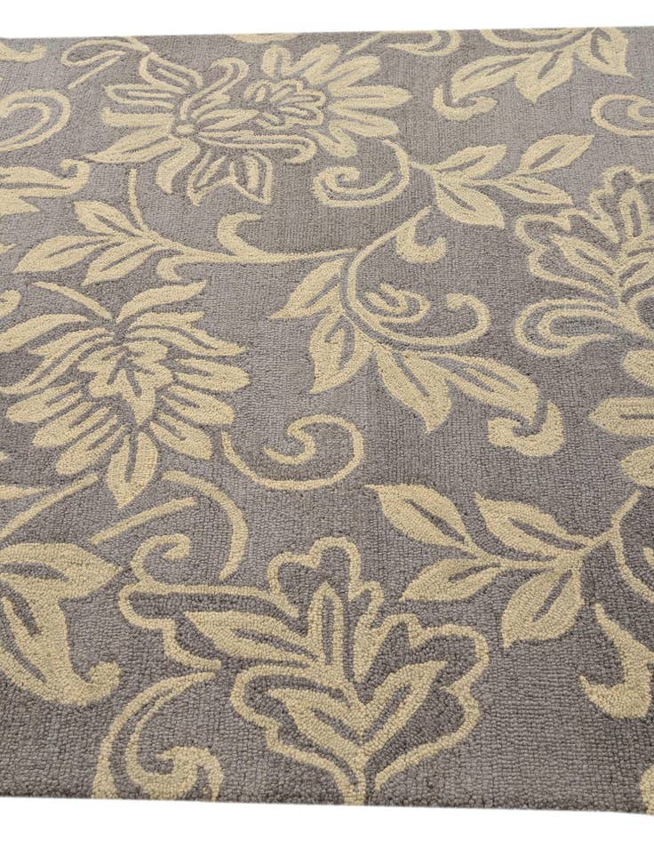 Detail image of  5' x 7' 11 Agra Rug