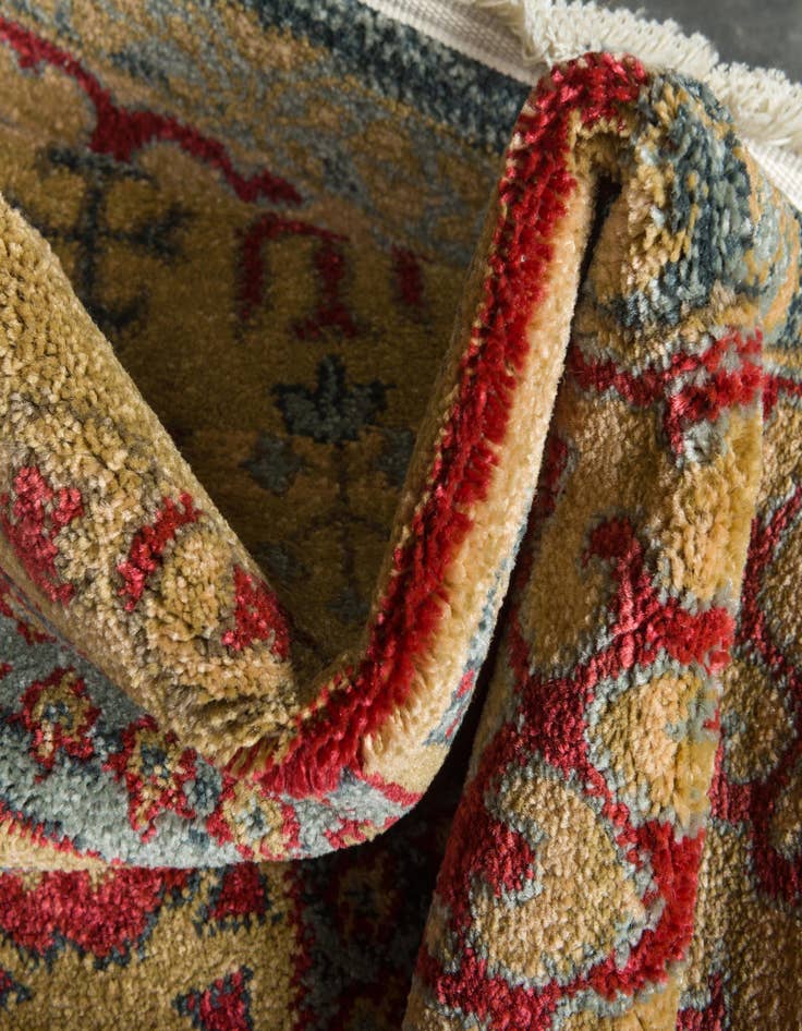 Detail image of  7' x 10' Amina Rug