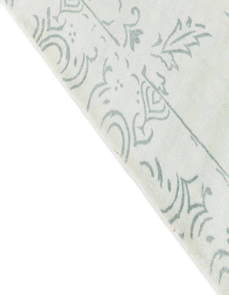 Detail image of  2' 7 x 4' 8  Hand Knotted Darya Wool Rug