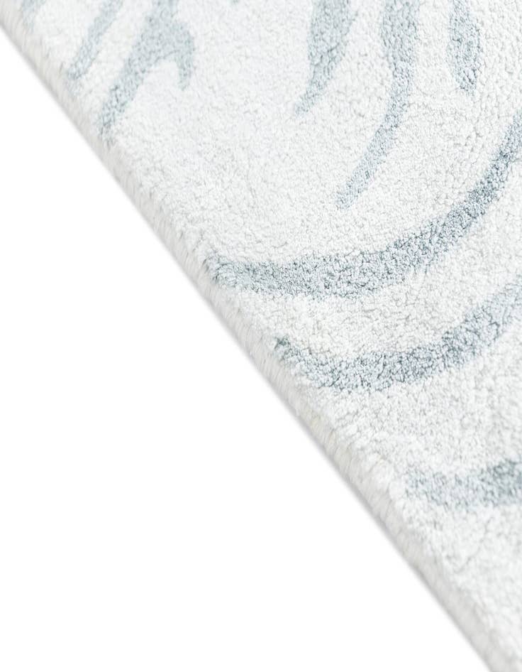 Detail image of  4' x 6' Darya Rug