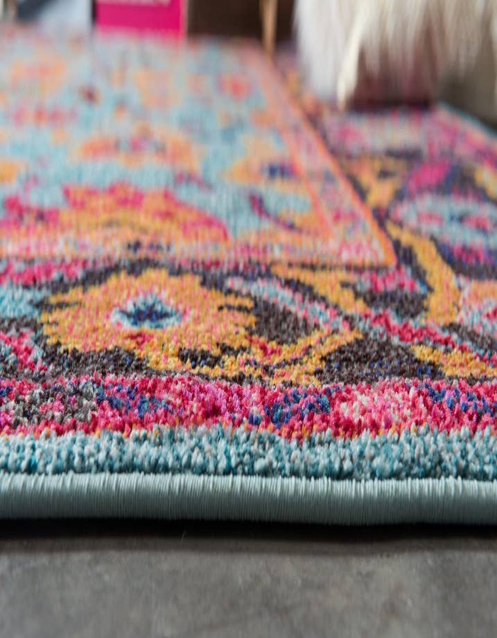 Detail image of  7' x 10'  Washable Fleur Rug