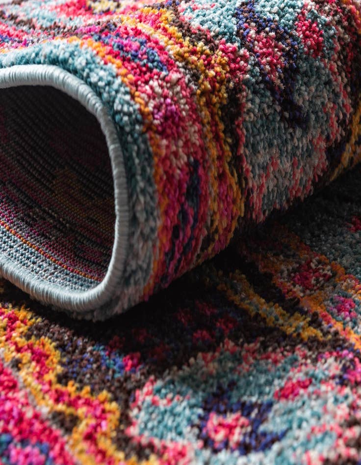 Detail image of  7' x 10'  Washable Fleur Rug