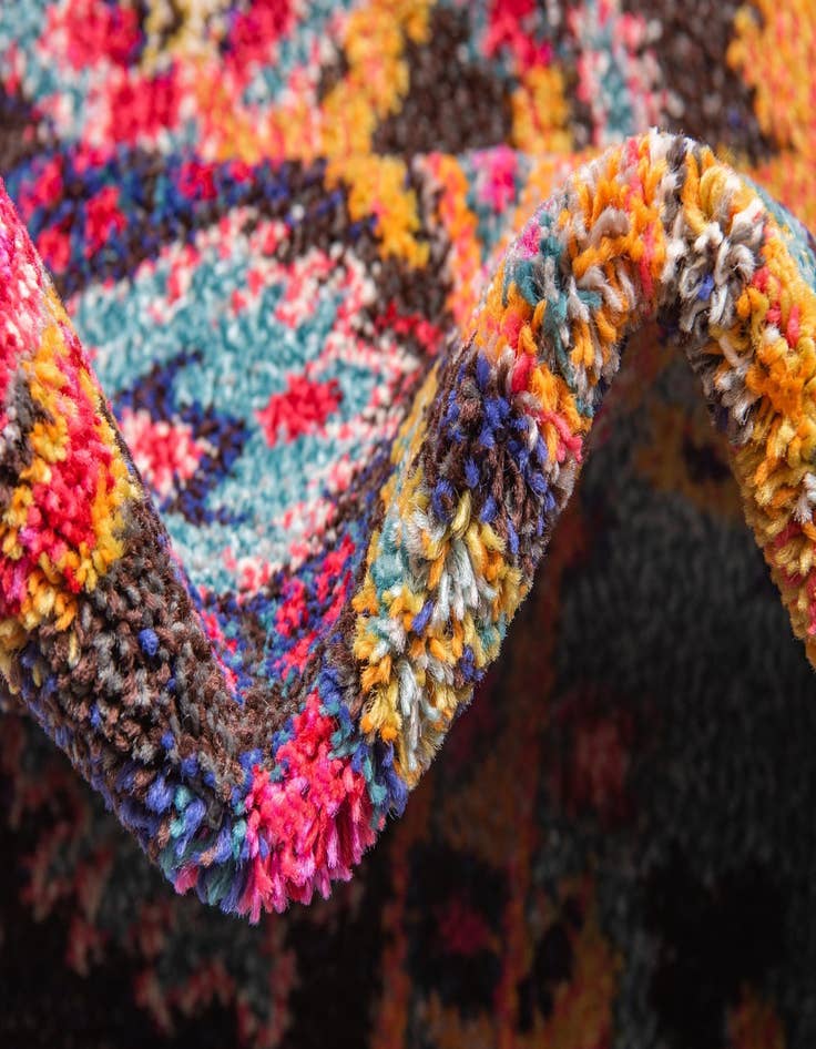 Detail image of  7' x 10'  Washable Fleur Rug