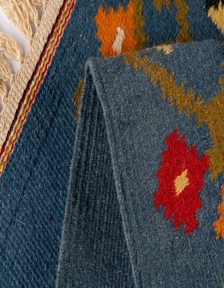 Detail image of  1' 3 x 1' 6  Hand Woven Kilim Dhurrie Wool Rug