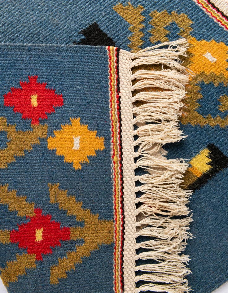 Detail image of  1' 4 x 1' 7  Hand Woven Kilim Dhurrie Wool Rug