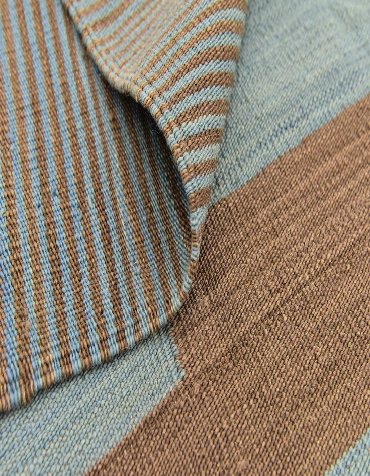 Detail image of  4' 4 x 5' 10  Hand Woven Kilim Modern Wool Rug