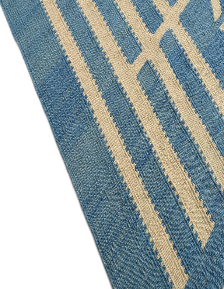 Detail image of  6' 11 x 9' 7  Hand Woven Kilim Modern Wool Rug