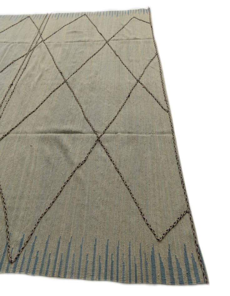 Detail image of  8' 5 x 9' 7  Hand Woven Kilim Modern Wool Rug