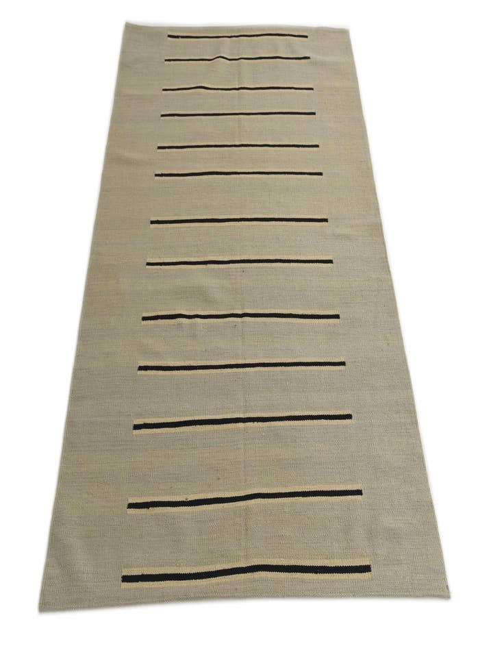 Detail image of  4' x 6'  Hand Woven Kilim Modern Wool Rug