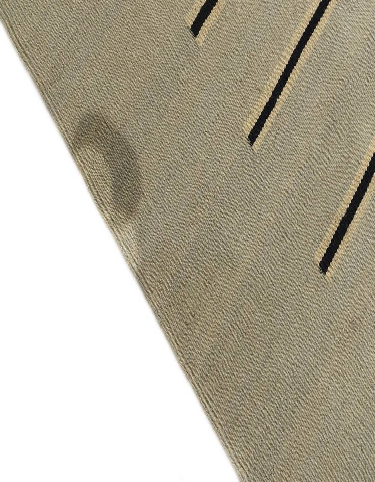 Detail image of  4' x 6'  Hand Woven Kilim Modern Wool Rug