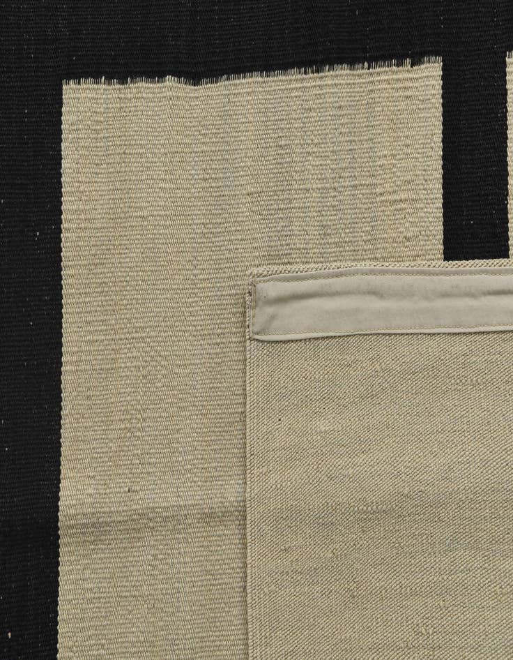 Detail image of  4' 4 x 5' 10  Hand Woven Kilim Modern Wool Rug