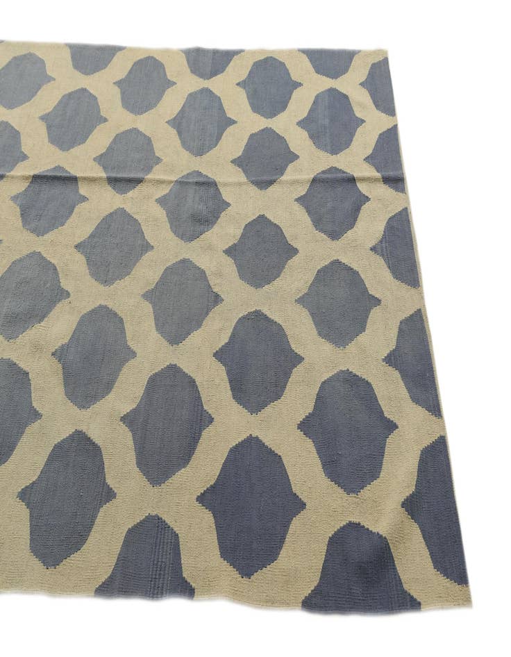 Detail image of  5' 10 x 7' 10  Hand Woven Kilim Modern Wool Rug