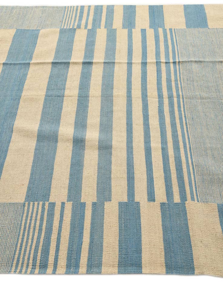 Detail image of  5' 9 x 7' 7  Hand Woven Kilim Modern Wool Rug