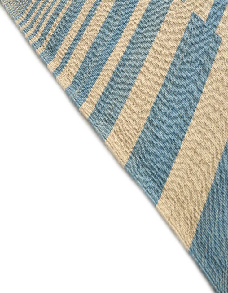 Detail image of  5' 9 x 7' 7  Hand Woven Kilim Modern Wool Rug