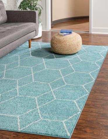  5' 3 x 8' Lattice Frieze Rug