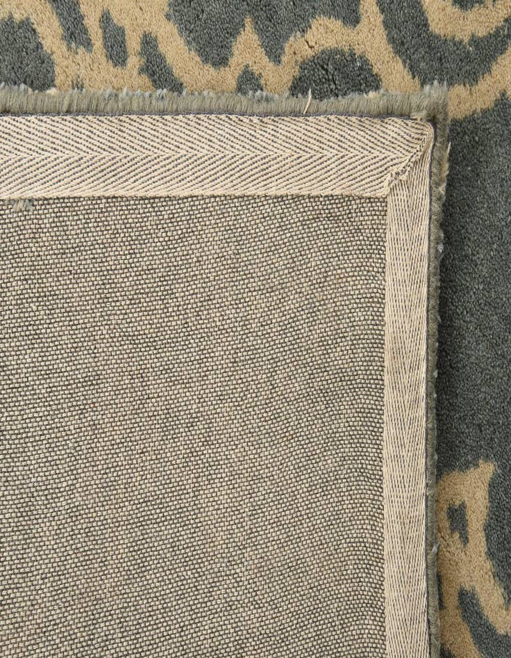 Detail image of  5' x 7' 10 Luna Wool Rug