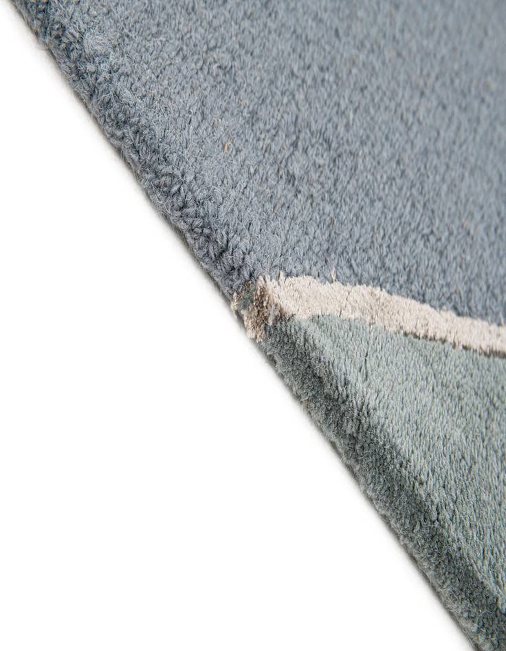 Detail image of  5' 7 x 7' 9 Luna Rug