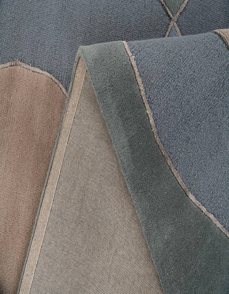 Detail image of  5' 7 x 7' 9 Luna Rug