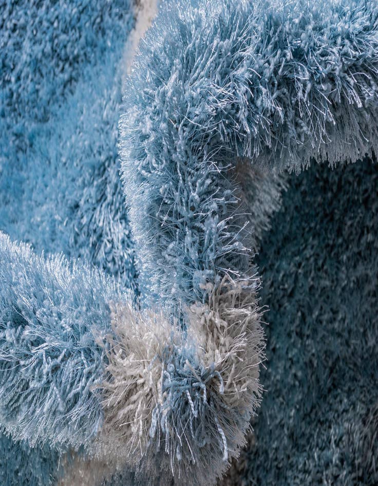 Detail image of 7' x 10' Luxury Trellis Shag Rug