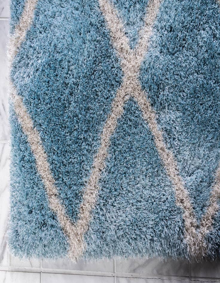 Detail image of 7' x 10' Luxury Trellis Shag Rug