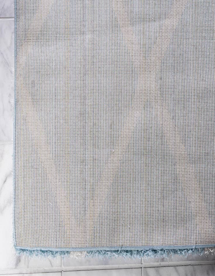 Detail image of 7' x 10' Luxury Trellis Shag Rug