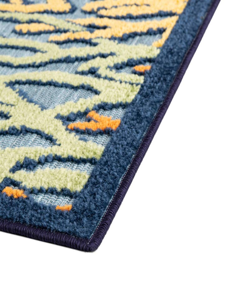 Detail image of  5' x 7' 7  Washable  Indoor / Outdoor Rug