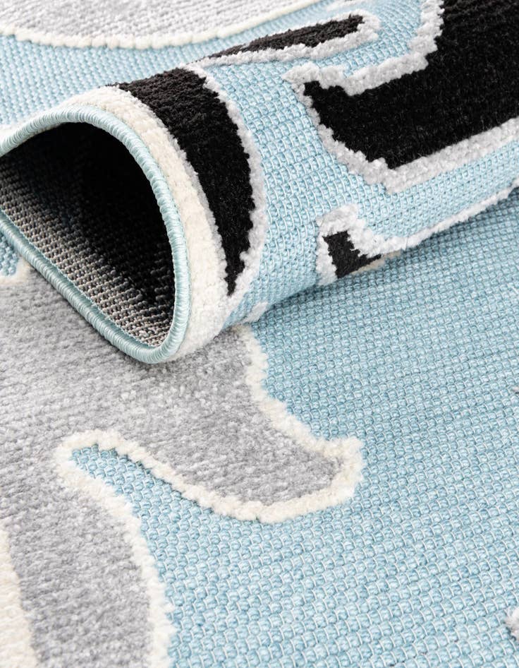 Detail image of  5' 3 x 7' 7  Washable  Indoor / Outdoor Rug