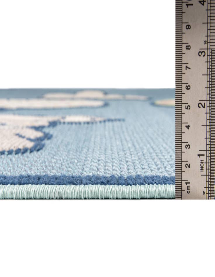 Detail image of  5' 3 x 7' 7  Washable  Indoor / Outdoor Rug