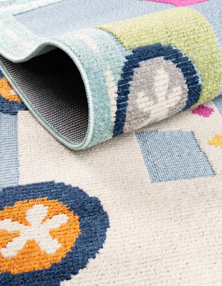 Detail image of  5' 3 x 7' 7  Washable  Indoor / Outdoor Rug
