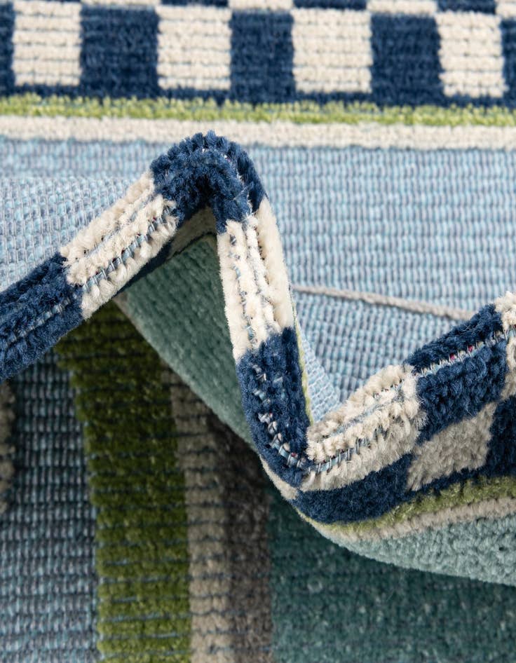 Detail image of  5' 3 x 7' 7  Washable  Indoor / Outdoor Rug