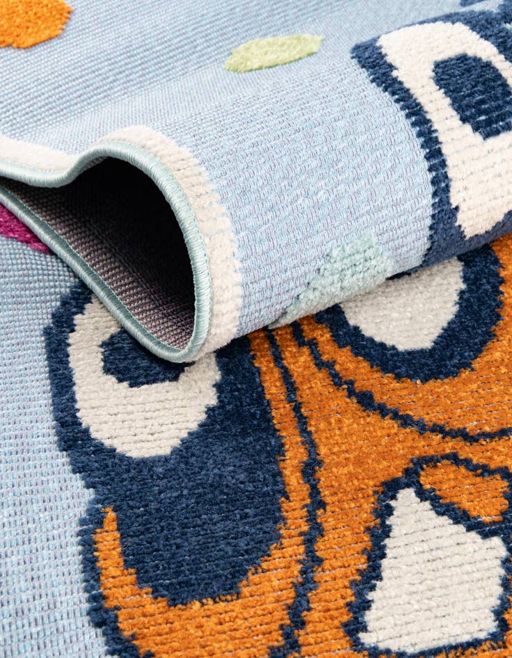 Detail image of  5' 3 x 7' 7  Washable  Indoor / Outdoor Rug