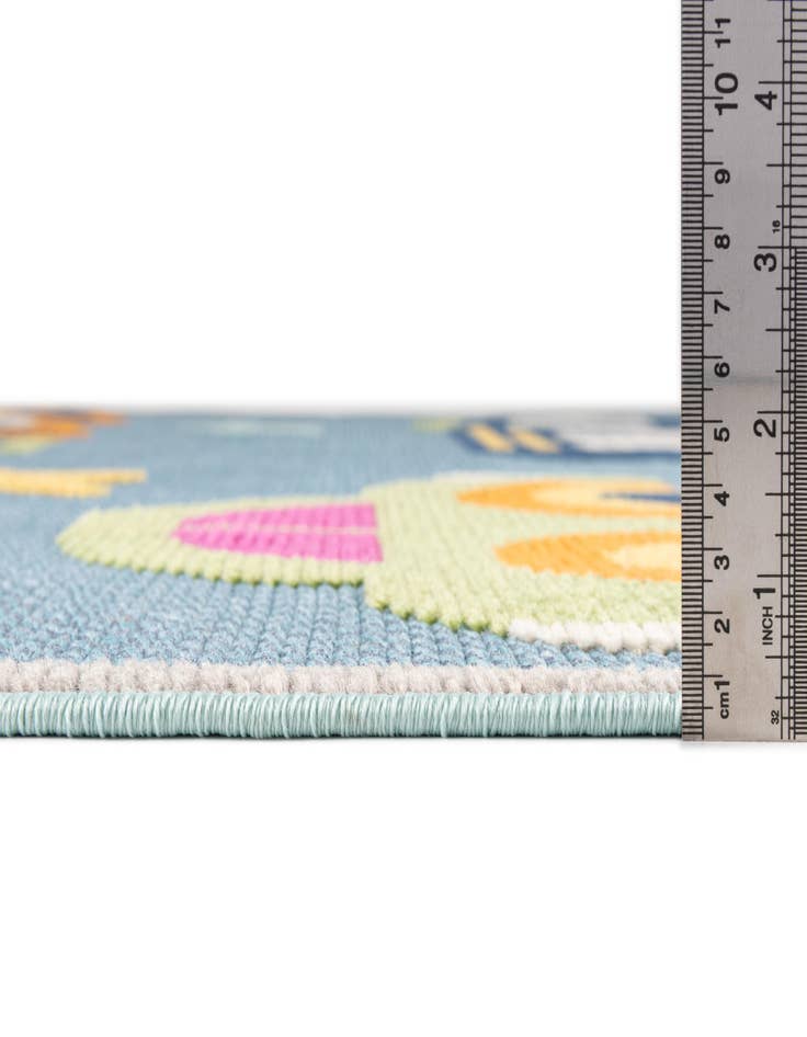 Detail image of  5' 3 x 7' 7  Washable  Indoor / Outdoor Rug