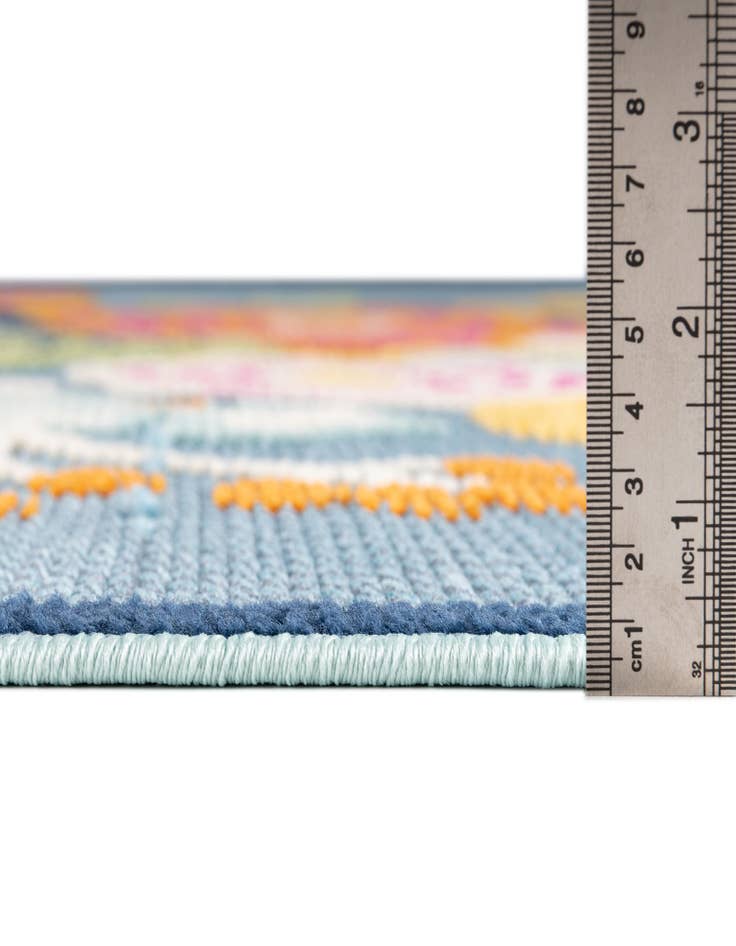 Detail image of 5' 3 x 7' 7 Washable Indoor / Outdoor Rug