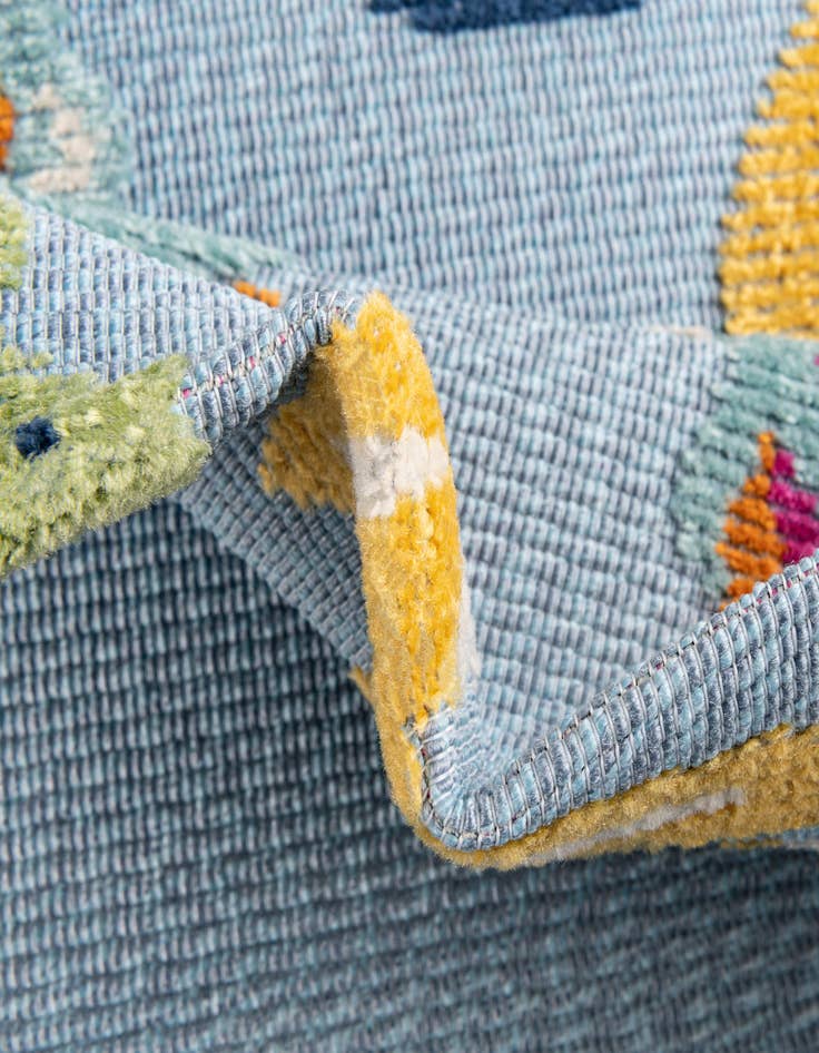 Detail image of 5' 3 x 7' 7 Washable Indoor / Outdoor Rug