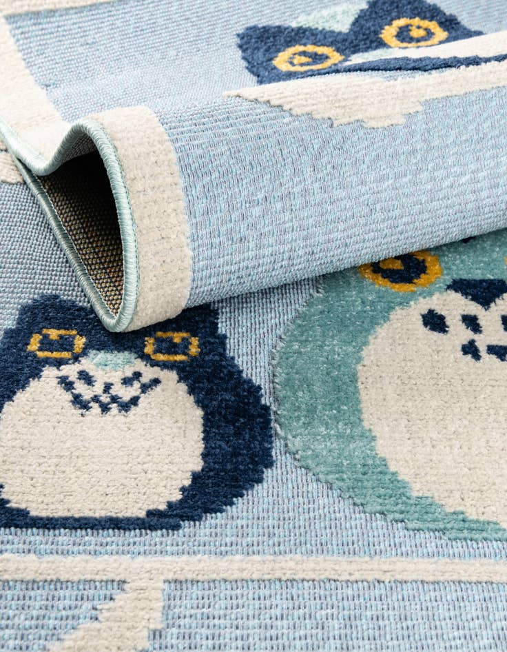 Detail image of  5' 3 x 7' 7  Washable  Indoor / Outdoor Rug