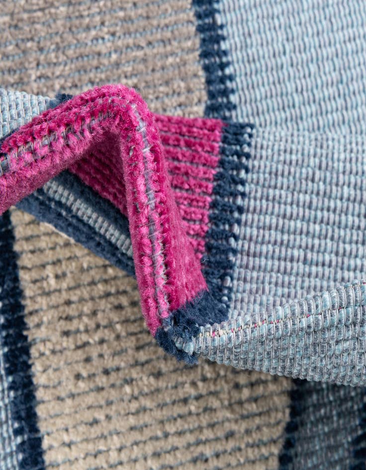 Detail image of  5' 3 x 7' 7  Washable  Indoor / Outdoor Rug