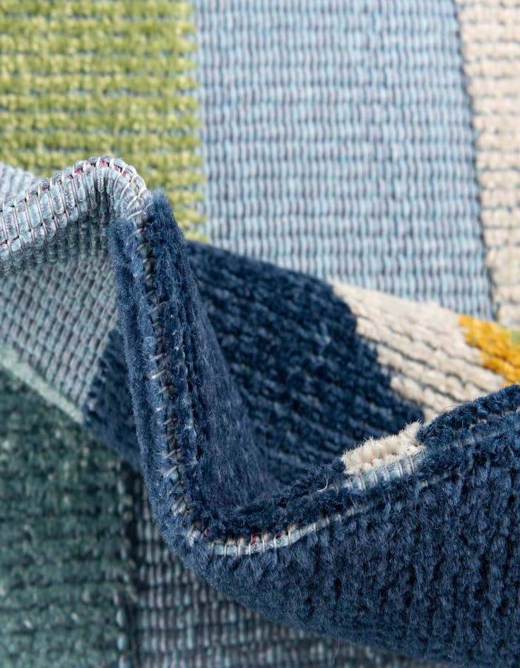 Detail image of  5' 3 x 7' 7  Washable  Indoor / Outdoor Rug