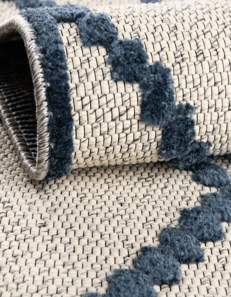 Detail image of  4' 9 x 7'  Washable  Indoor / Outdoor Rug