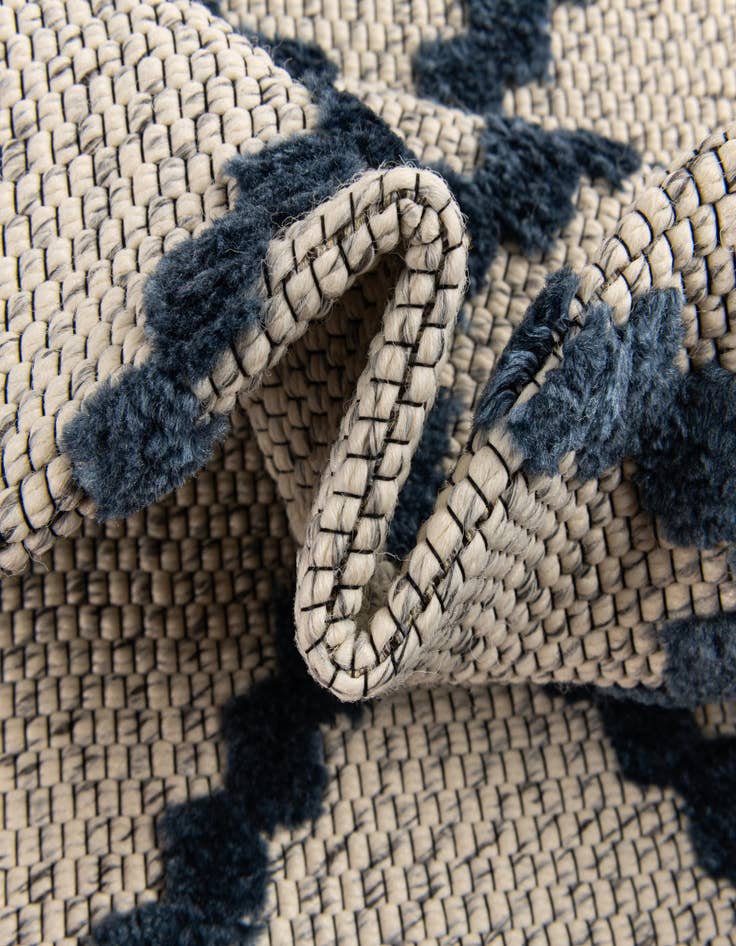 Detail image of  4' 9 x 7'  Washable  Indoor / Outdoor Rug