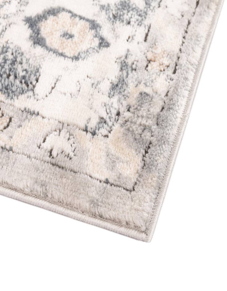 Detail image of  7' x 10' Sara Rug