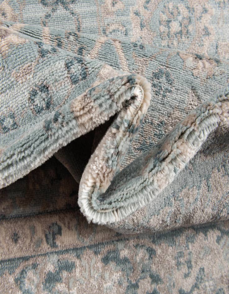 Detail image of  5' 3 x 7' 7 Victoria Rug