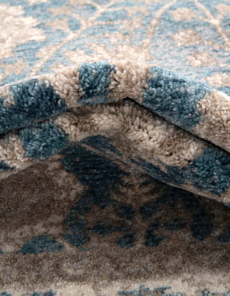Detail image of  2' x 3' Viola Rug