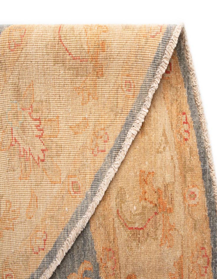 Detail image of  6' 6 x 6' 8 Kaizar Wool Round Rug