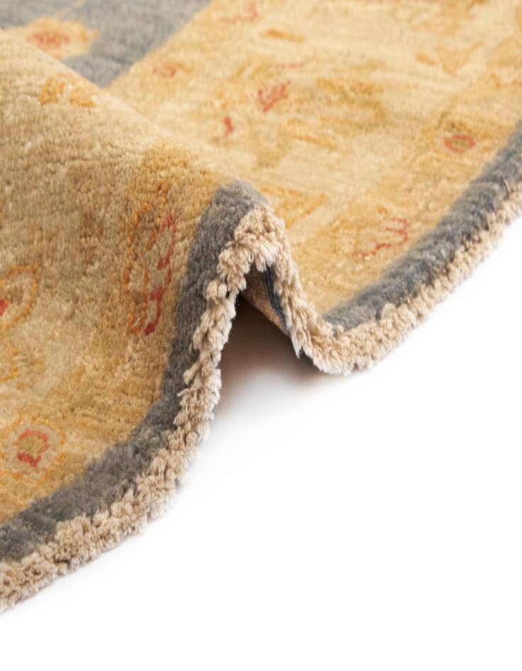 Detail image of  6' 6 x 6' 8 Kaizar Wool Round Rug